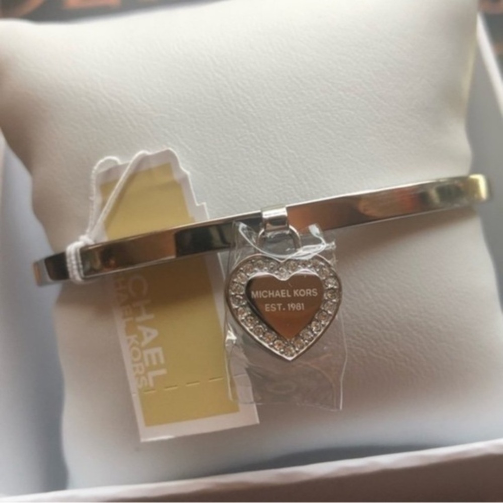 Michael Kors Silver Heart Charm Hinged Bangle Bracelet Pavé Crystal NWT - Picture 1 of 4